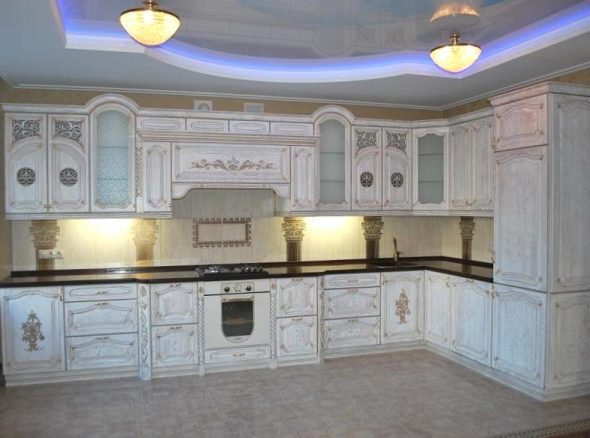 خزانات جانبية بيضاء