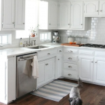 وحدة مطبخ اللون الأبيض