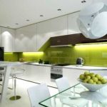 مجموعة المطبخ الأبيض مع لهجة الخضراء