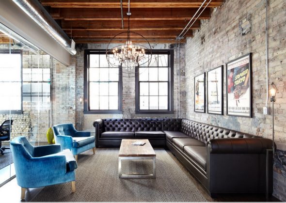 أريكة جلدية كبيرة