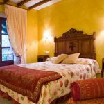 الشمعدان على السرير الداخلية