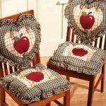 غطاء وسادة على كرسي بيديك