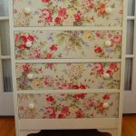 دكبج مع خلفية نفسه