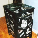 decoupage tumby مع قواطع من الصحف والصور