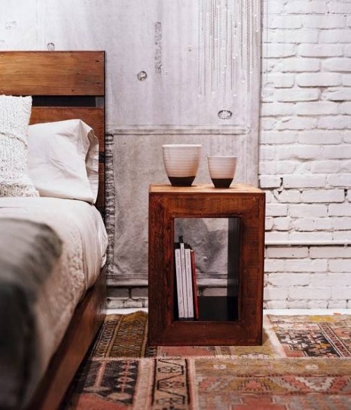 خزانة خشبية بيديه