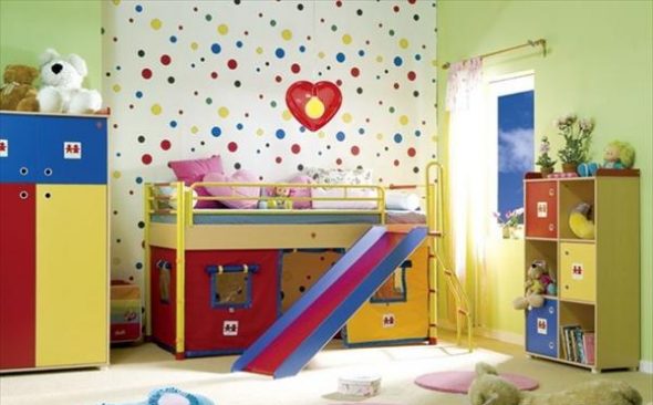 سرير علوي مع الشريحة