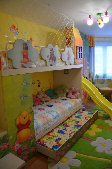 سرير بطابقين مع شريحة