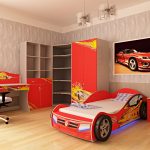 سرير سيارة حمراء