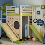 سرير الأطفال مع شريحة