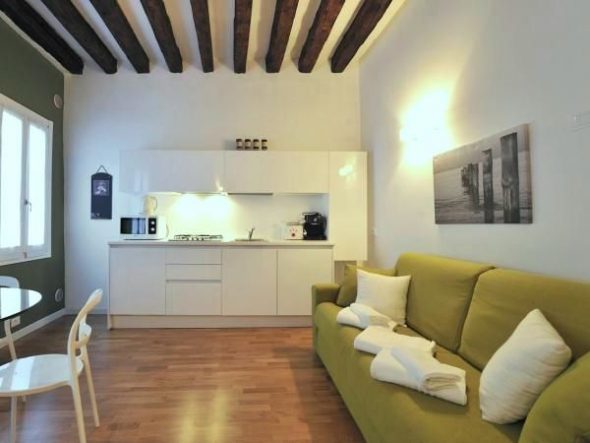 تصميم المطبخ مع أريكة