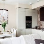 تصميم المطبخ 10 متر مربع. مع أريكة