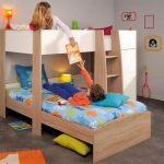 سرير بطابقين الصورة