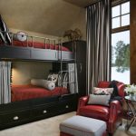 سرير مرتفع أسود