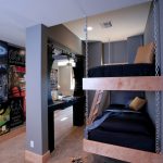 سرير بطابقين على سلاسل