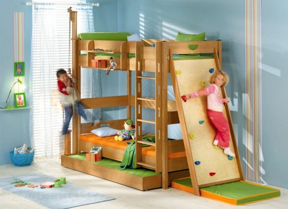 سرير بطابقين مع الشريحة