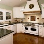 تصميم المطبخ بألوان زاهية