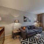 أريكة من جلد الغزال فو