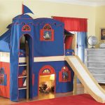 سرير علوي مع الشريحة