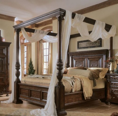 سرير بأربعة أعمدة