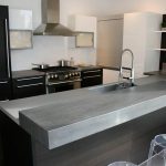 طاولة المطبخ الكبيرة