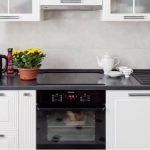 بالوعة المطبخ بجانب الجدار