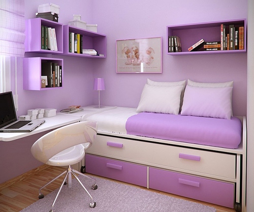 طفل صغير الأرجواني الأرجواني