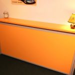 محول الأثاث في الغرفة