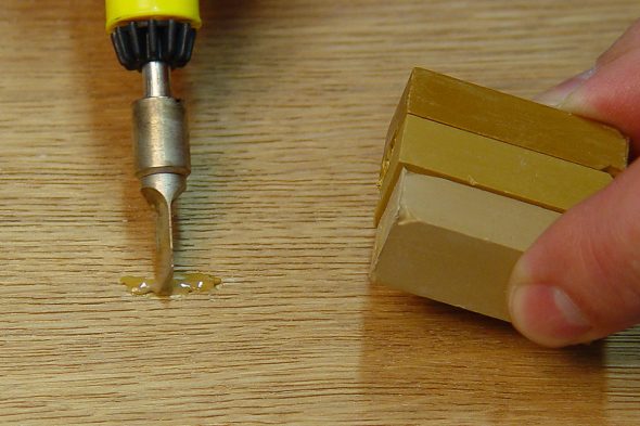 شمع الأثاث من الخدوش