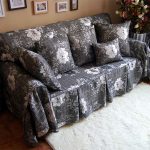 الرأس على أريكة الزاوية من اللون الداكن