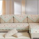 الرأس على الأريكة خفيف