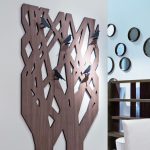 شماعات الجدار في الردهة