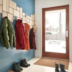 شماعات الجدار في الردهة