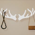 شماعات الجدار في الردهة في شكل قرون