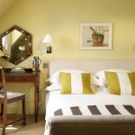 أضواء الجدار الشمعدانات فوق السرير