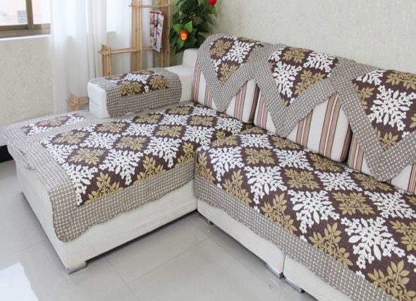 تغطية على أريكة الزاوية