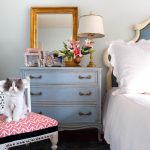 طاولة السرير