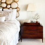 شجرة طاولة السرير