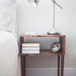 طاولة السرير