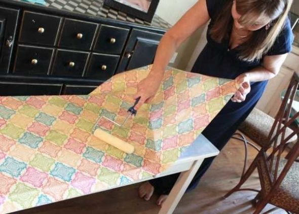 استعادة الأثاث ذاتية اللصق