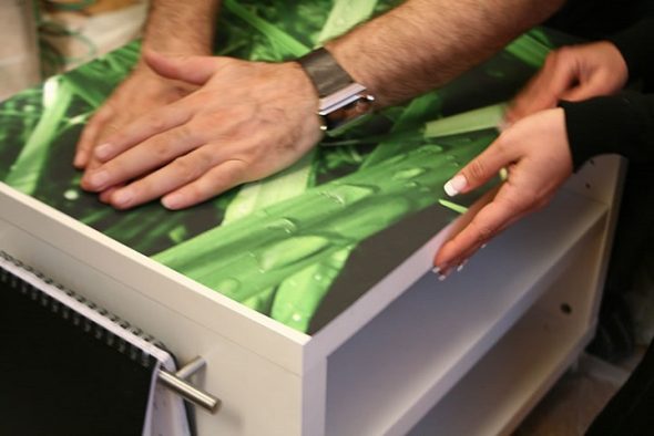 أثاث ذاتية اللصق