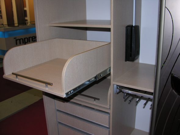 أنظمة الكرة في خزانة