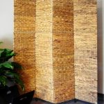 الشاشة في المناطق الداخلية من المواد الطبيعية