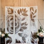 الشاشة في الغرفة بيضاء