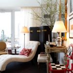 الشاشة في الغرفة سوداء