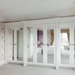 خزانة في صورة غرفة النوم