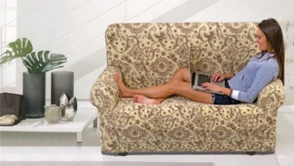 خياطة الغطاء على الأريكة