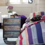 طاولة السرير أنيقة