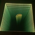 الجدول مع تأثير اللانهاية الوهم