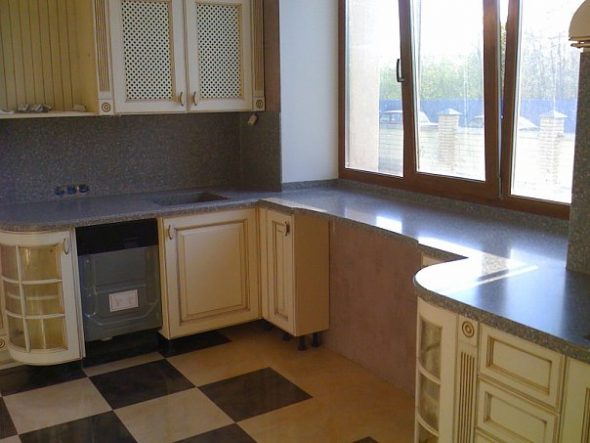 الجدول عتبة أعلى