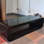 طاولة القهوة مع تأثير اللانهاية